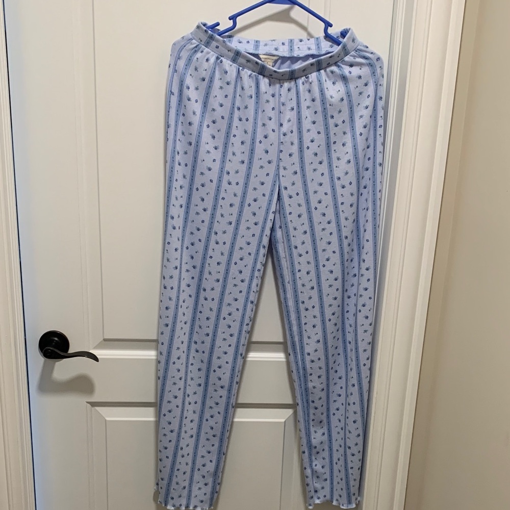 Aeropostale Light Blue Floral Lounge Pants. Pre-owned in great condition. Size:S